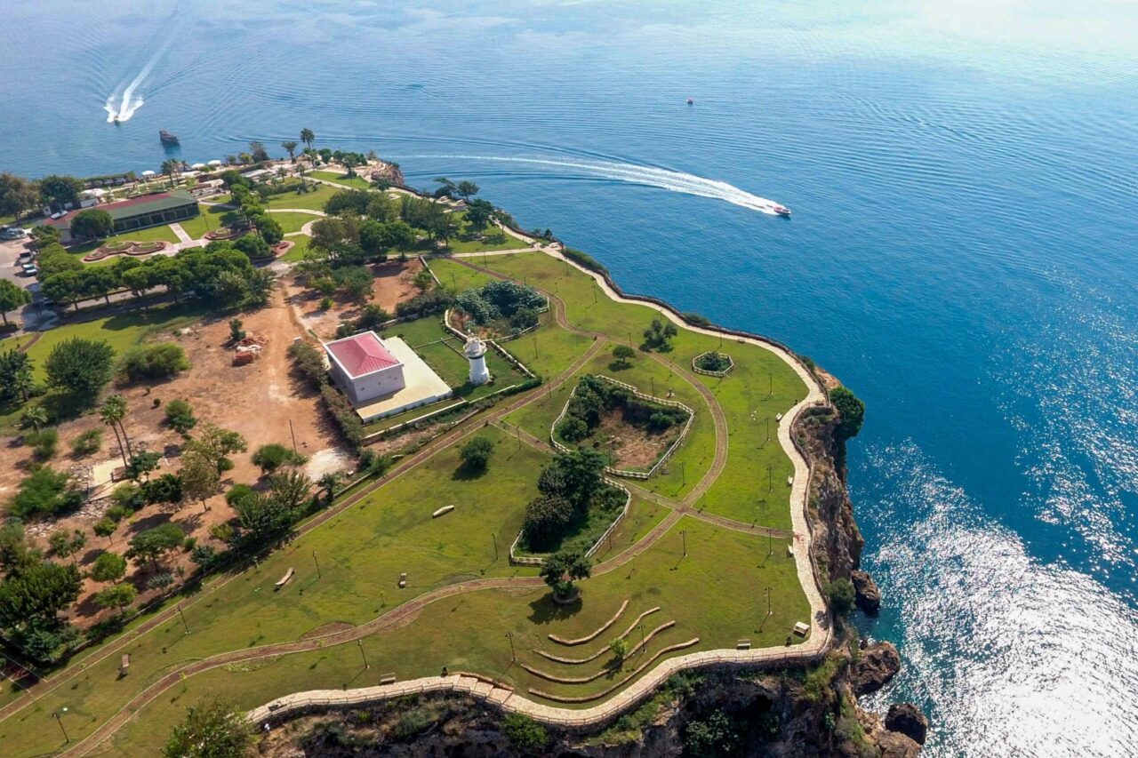 Antalya Muratpaşa Belediyesi, tüm parklarında uyguladığı akıllı sulama sistemiyle Temmuz