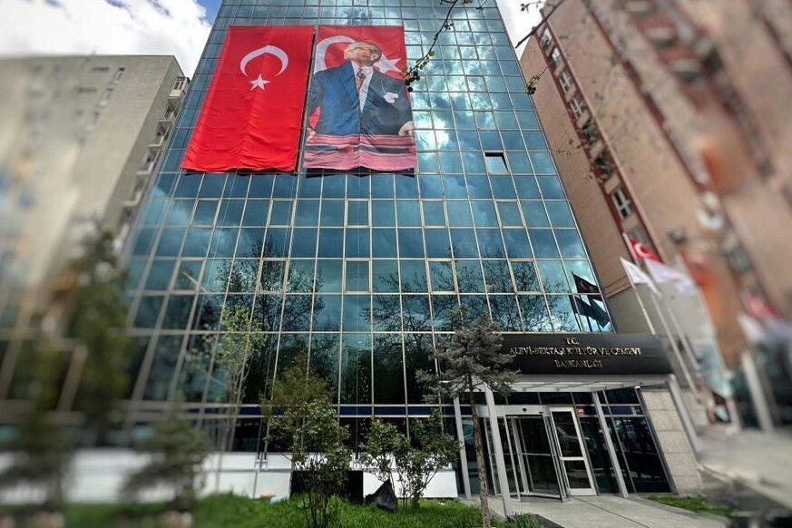 Cumhurbaşkanı Erdoğan’ın imzasıyla yayımlanan kararla, Alevi-Bektaşi Kültür ve Cemevi Başkanlığı