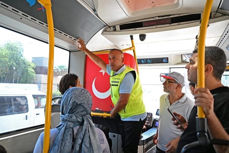 Antalya Büyükşehir Belediyesi, yaz sıcaklarının etkisini artırmasıyla birlikte toplu taşıma
