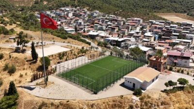 Bornova Belediyesi, Doğanlar Sahası ilçe genelindeki 4 halı sahayı tribünlerinden