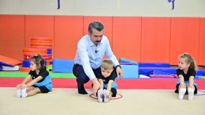 Bursa Yıldırım Belediyesi’nin düzenlediği Yaz Spor Okulları, binlerce çocuğu sporla buluşturuyor.