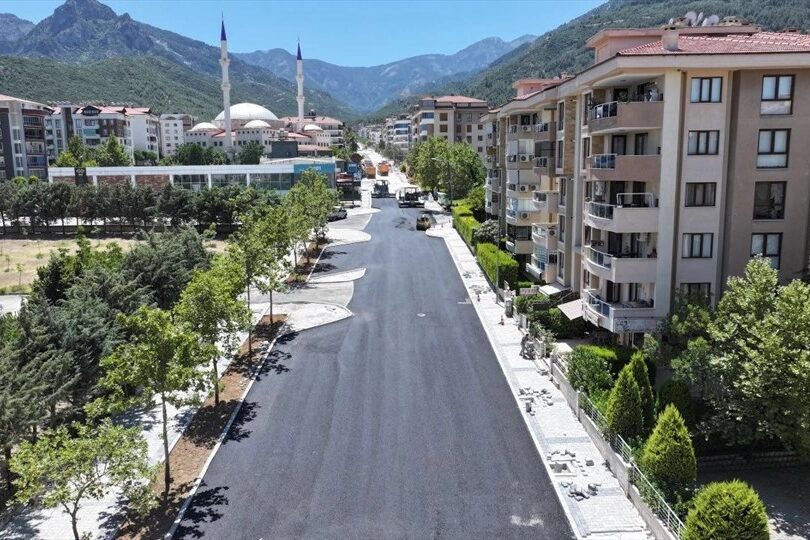 Denizli Büyükşehir Belediyesi, Gerzele Mahallesi’nde başlattığı üstyapı ve altyapı hamlesinde