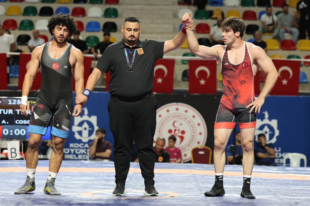 Kocaeli Büyükşehir Belediyesi Kağıtspor Kulübü güreşçileri, Türk güreşinin efsane isimleri