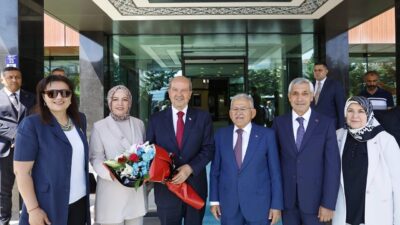 Kayseri Büyükşehir Belediye Başkanı Dr. Memduh Büyükkılıç’ı makamında ziyaret eden