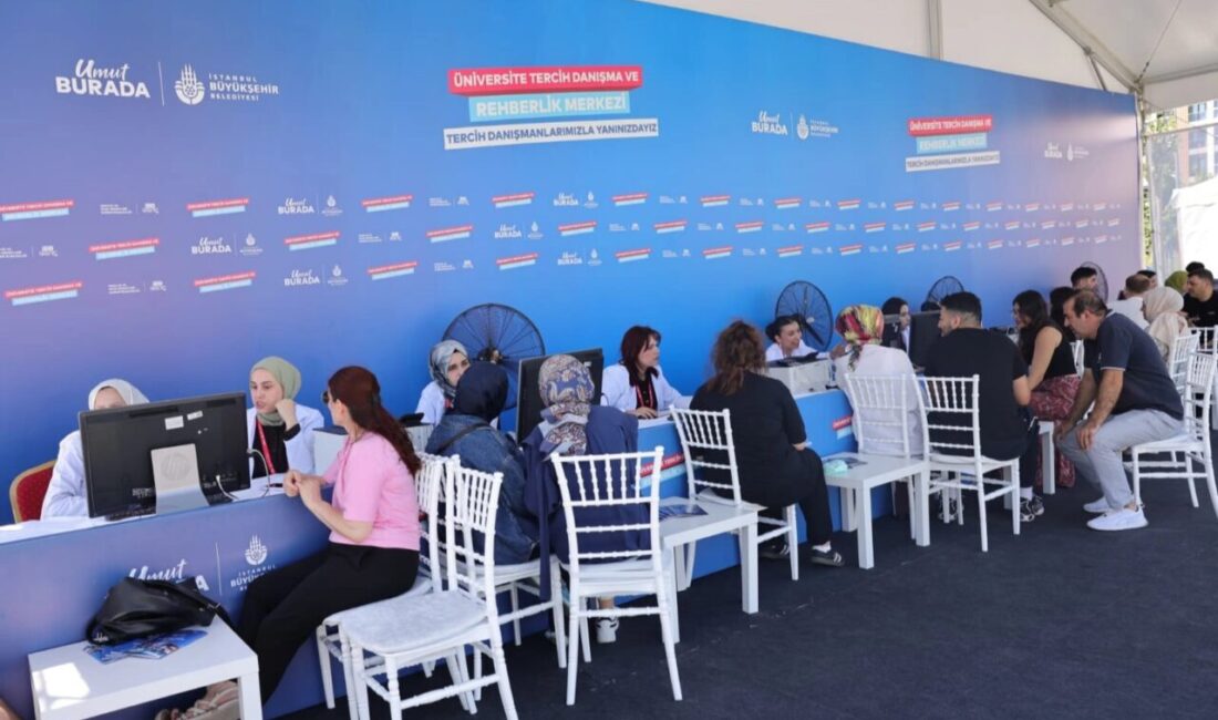 İstanbul Büyükşehir Belediyesi’nin (İBB) Yükseköğrenim Kurumları Sınavı’na (YKS) giren gençler