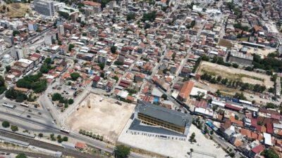 İzmir Büyükşehir Belediyesi, Karşıyaka Zübeyde Hanım Stadı'nın yapım sürecinin durduğu
