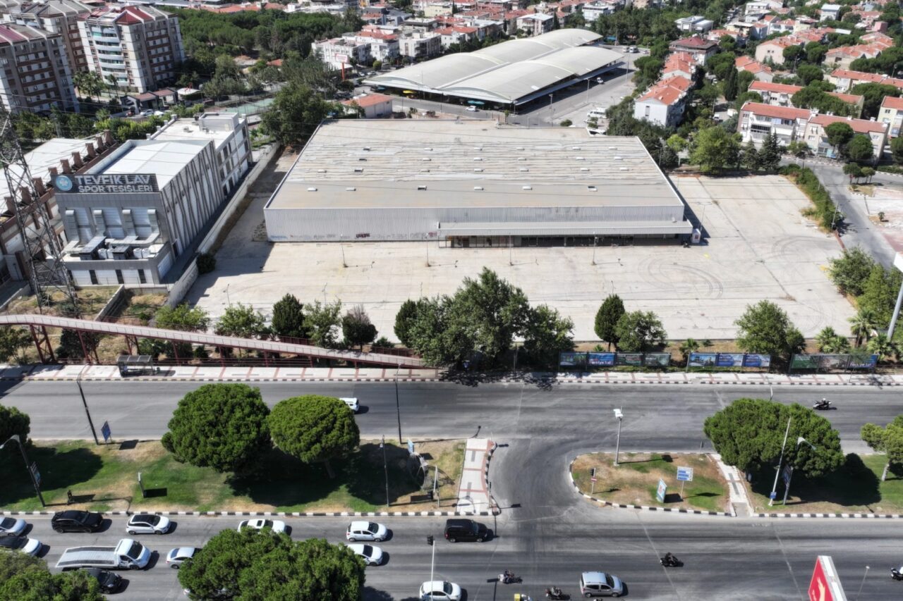 Manisa Büyükşehir Belediyesi, modern kültür merkezi, ticaret alanları ve konutlardan