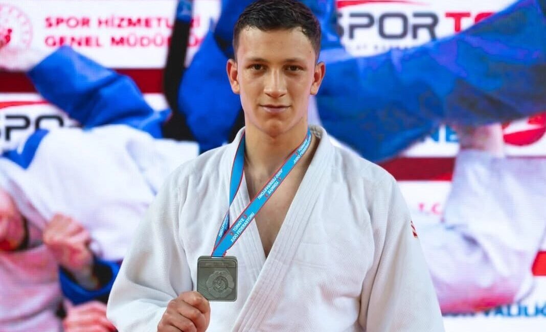 Osmangazi Belediyesporlu sporcular, Arnavutluk'ta gerçekleştirilecek Büyükler Balkan Judo Şampiyonası'nda ay-yıldızlı