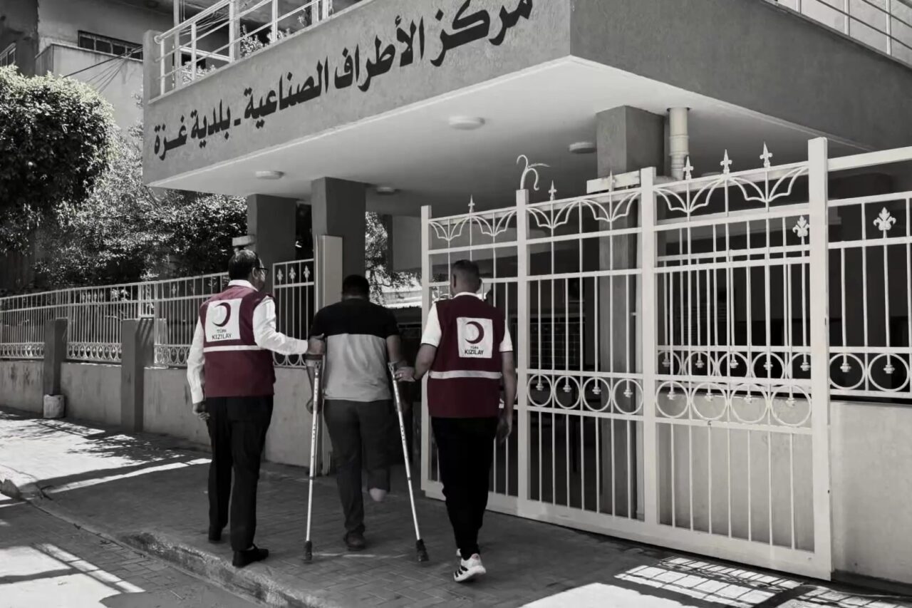Gazze’de çok yönlü insani yardım çalışmalarını sürdüren Türk Kızılay, bölgeye