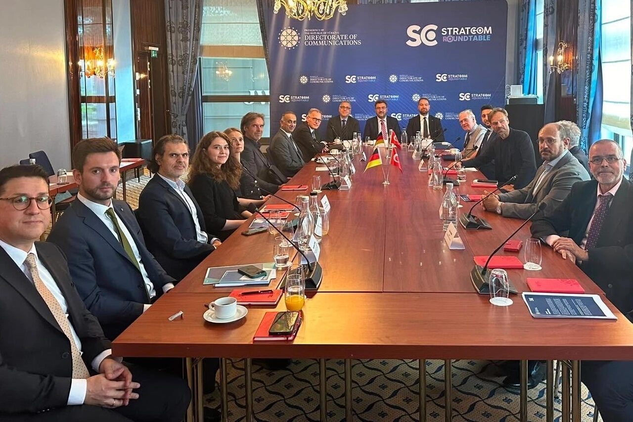 Stratcom Roundtable’ın Berlin’de düzenlenen ilk yurt dışı toplantısında hibrit tehditlerin