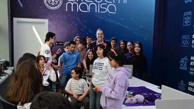 Akademi Manisa’da gençlere robotik ve mühendislik deneyimi Manisa Büyükşehir Belediyesi Akademi Manisa, gençlerin bilim, teknoloji ve mühendislik