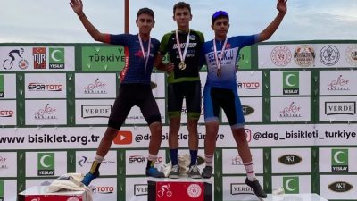 Sakarya Büyükşehir Belediyesi Spor Kulübü Bisiklet takımının genç sporcuları, Manisa’da