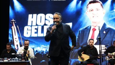 Çekmeköy’de horonlu gece… İsmail Türüt sahne aldı Karadeniz müziğinin sevilen sanatçısı İsmail Türüt, Çekmeköy Belediyesi tarafından düzenlenen
