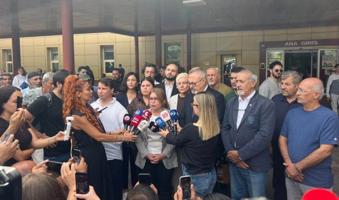 CHP heyeti Turgutlu’da… Okul güvenliği saldırı sonrası alınacak tedbirlerden ibaret değil! Manisa'nın Turgutlu ilçesinde okul önünde 11 öğrencinin yaralandığı silahlı saldırının