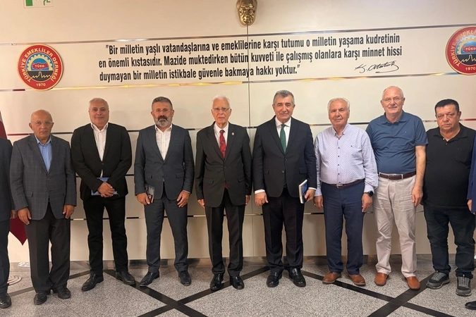 CHP’den TÜED’e ziyaret… “Emekliler Buluşması” öncesi sorunlar masada CHP heyeti, TÜED yönetimiyle görüşerek emeklilerin ekonomik ve sosyal taleplerini
