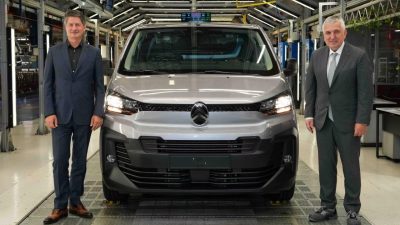 Citroën CEO’su Bursa’da… Berlingo üretimi için geri sayım Citroën CEO’su Xavier Chardon, Türkiye ziyareti kapsamında Tofaş’ın Bursa Fabrikası’nı