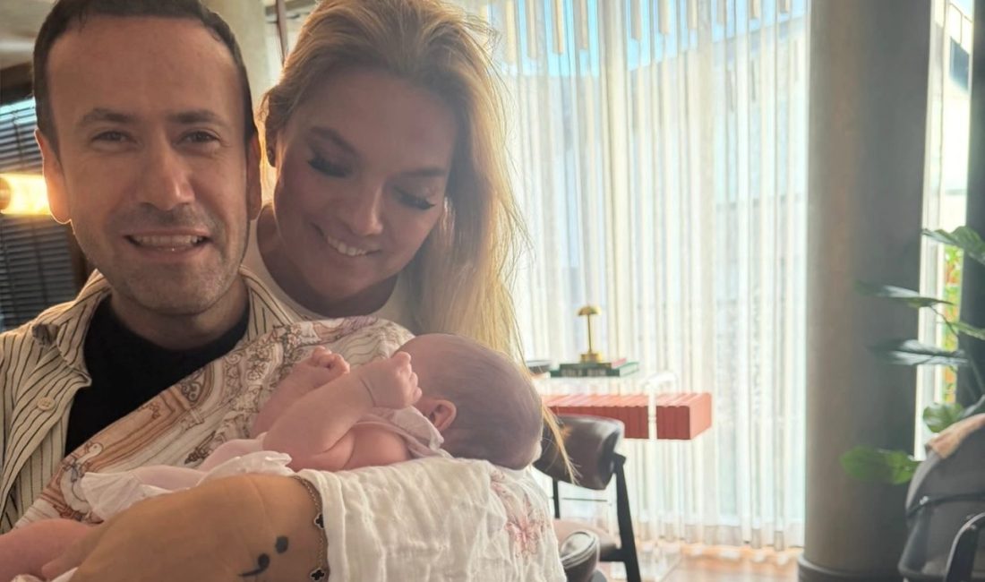 Demet Akalın ve Özgür Aras’tan Mihre bebek ziyareti Demet Akalın ve Özgür Aras, Berkay ile Özlem Ada Şahin’in