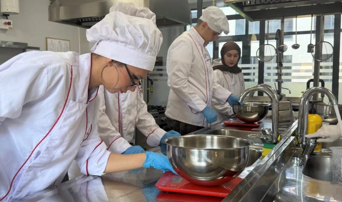 Donanımlı gençler Gebze Beyaz Kalpler’de yetişiyor Kocaeli Büyükşehir Belediyesi bünyesinde faaliyet gösteren Gebze Beyaz Kalpler Eğitim