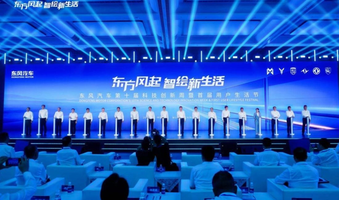 Dongfeng Motor’un 10. Bilim ve Teknoloji İnovasyon Haftası ile 1. Kullanıcı Yaşam Tarzı Festivali Wuhan’da başladı Dongfeng Motor, 14 Eylül'de Wuhan'da düzenlediği etkinlikte karbon nötr, araç