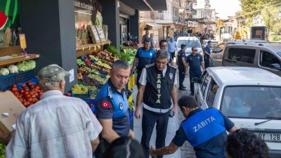 Bornova Belediyesi Zabıta Müdürlüğü ekipleri, kent düzenini sağlamak amacıyla Spotçular