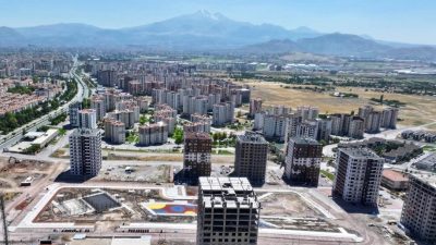 Kayseri Kocasinan Belediye Başkanı Ahmet Çolakbayrakdar, kentsel dönüşüm alanında yapımı