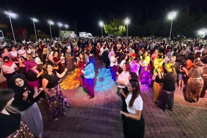Keşan’da 2 bin kadın “Şalvar Gecesi”nde buluştu Edirne'nin Keşan ilçesi İspat Cami Mahallesi’nde ilk kez düzenlenen etkinlikte