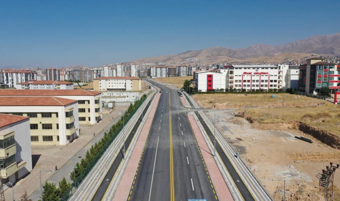 Malatya’da o caddenin genişliği 30 metreye çıkarıldı Malatya Büyükşehir Belediyesi tarafından yürütülen çalışmalar kapsamında Filistin Caddesi, 30