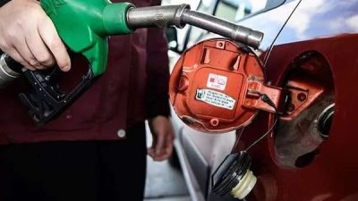 Akaryakıt ürünlerinden motorine gece yarısından itibaren geçerli olması beklenen 4,09