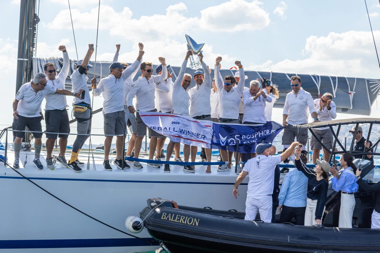 Orient Express VI Bosphorus Cup’ta 25 yıl sonra yeniden şampiyon Orient Express VI Atabay Challengers ekibi, bu yıl 25’inci kez