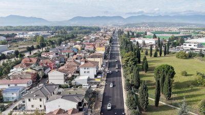 Sakarya Büyükşehir Belediyesi, Arifiye’nin can damarı konumundaki Atatürk Caddesi’nde sürdürülen