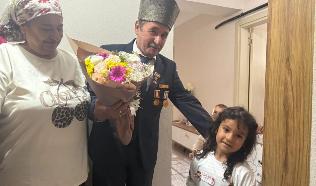 Sakarya Karasulu SGM’li miniklerden gazilere anlamlı ziyaret Sakarya Büyükşehir Belediyesi Karasu Sosyal Gelişim Merkezi’nde eğitim gören minikler,