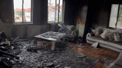Denizli Büyükşehir Belediyesi Sevgi Eli, yangında eşyaları küle dönen anne