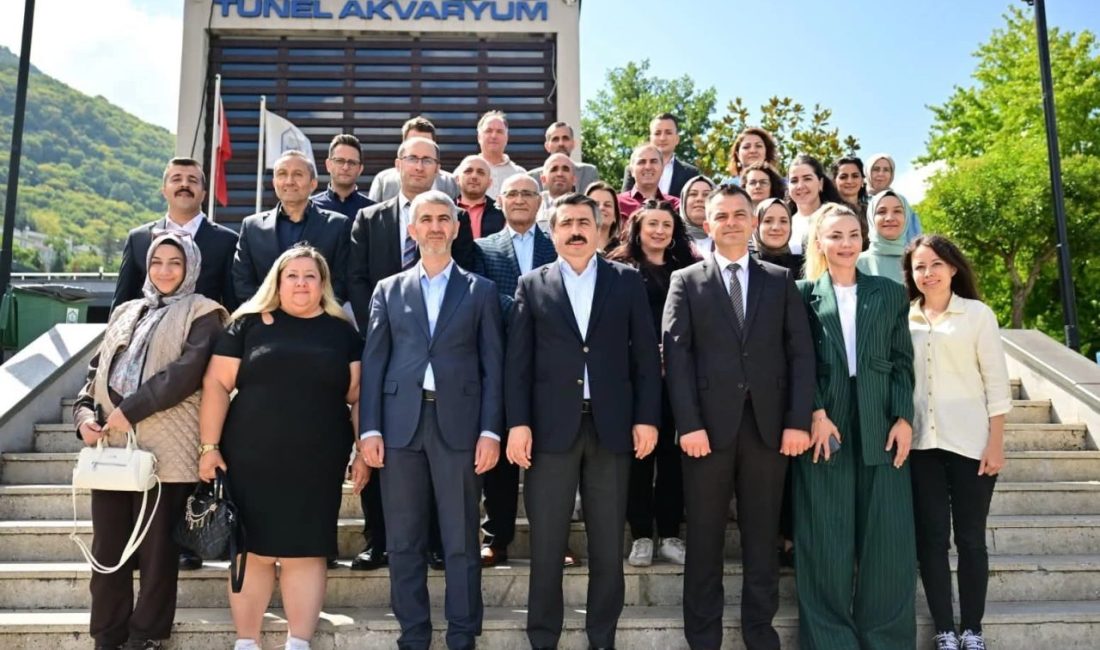 Yıldırım’da Başkan Yılmaz, Gelirler Müdürlüğü personeliyle buluştu Bursa'da Yıldırım Belediye Başkanı Oktay Yılmaz, Yıldırım Belediyesi Gelirler Müdürlüğü’nü
