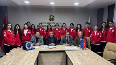 Ağrı Kadın Futbol Takımı’nın ASKF ziyaretinde kadın futbolunun gelişimi, tesis