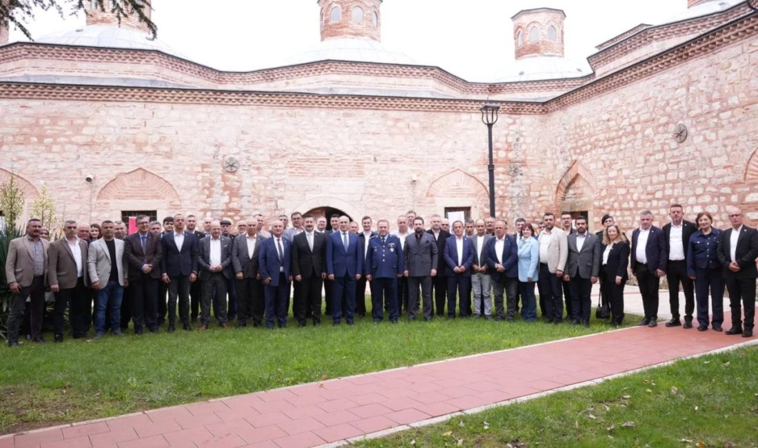 Bursa Yenişehir’de Başkan Özel muhtarları ağırladı Yenişehir Belediye Başkanı Ercan Özel, 19 Ekim Muhtarlar Günü dolayısıyla