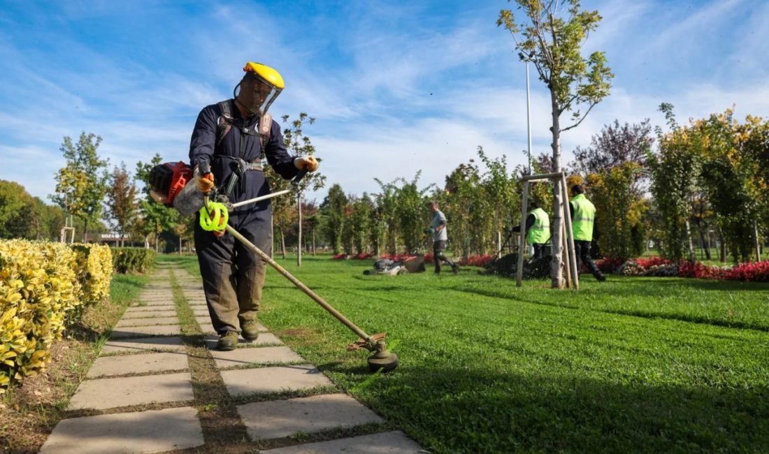 Bursa’da park ve bahçelere düzenli bakım Bursa Büyükşehir Belediyesi, sorumluluk alanındaki park, bahçe, millet bahçesi ve