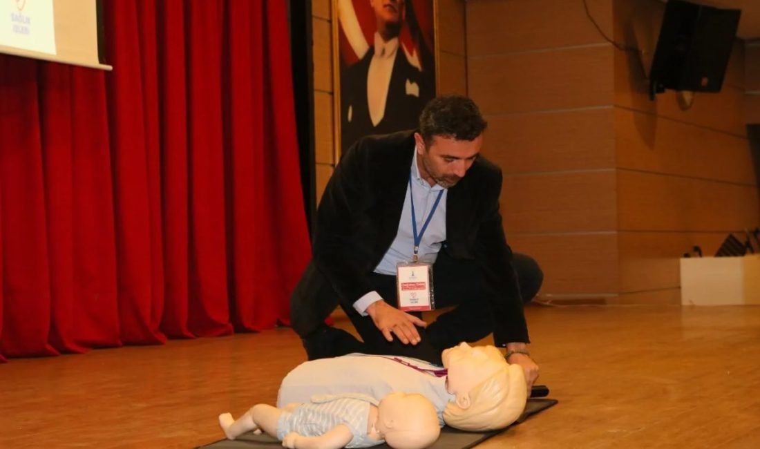 Çiğli Belediyesi’nden ilk yardım semineri İzmir'de Çiğli Belediyesi, toplumda ilk yardım bilincini artırmak ve acil