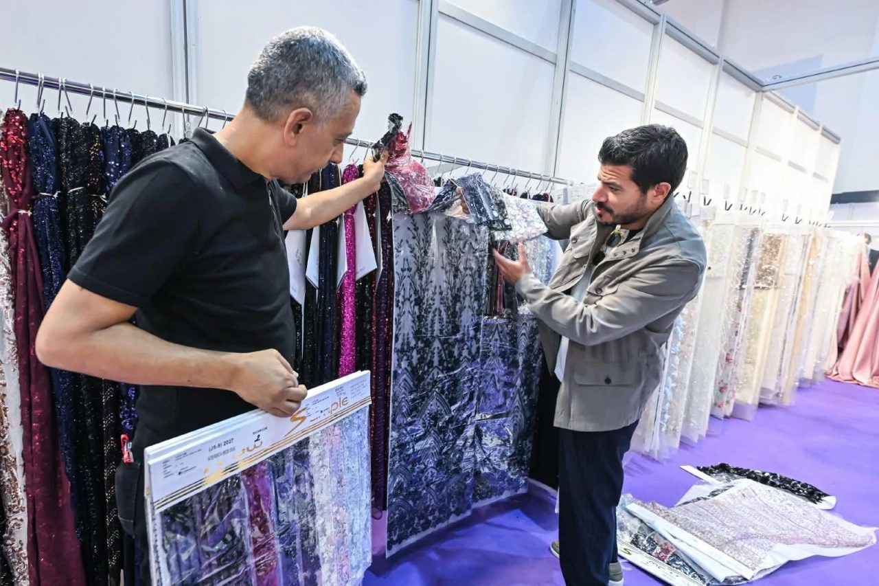 Gelinlik ve abiye sektörünün üreticilerini kumaş ve aksesuar tedarikçileriyle buluşturan