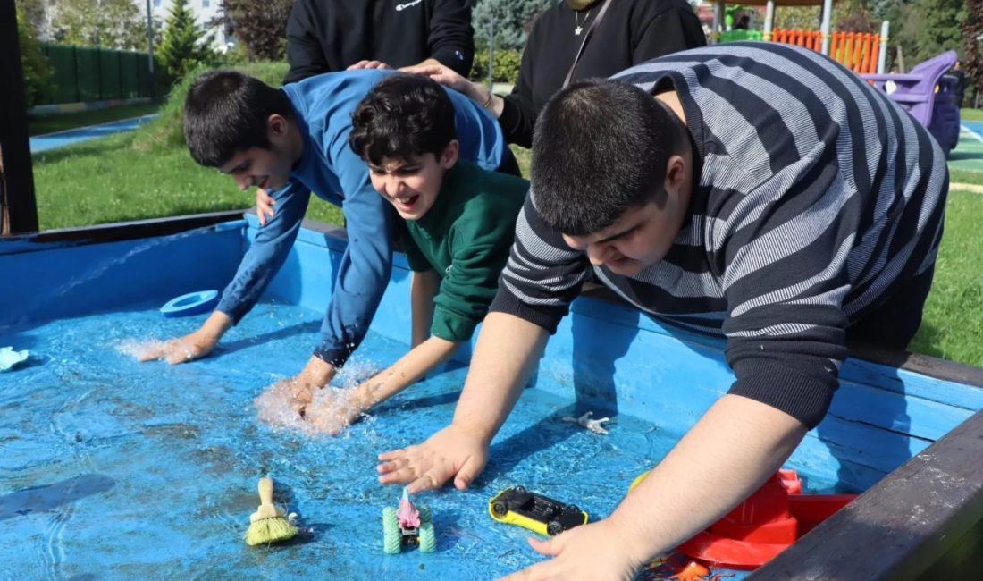 Hereke’den gelen öğrenciler Otizm Spor ve Yaşam Evi’nde buluştu Hereke Özel Eğitim Uygulama Okulu’ndan gelen öğrenciler, İzmit Belediyesi Otizm