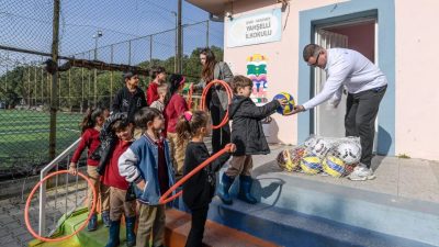 İzmir Büyükşehir Belediyesi, çocukların spor olanaklarına eşit erişimini desteklemek amacıyla