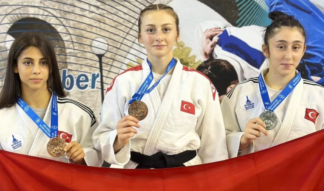 İzmirli judoculardan Balkan Şampiyonası’nda üç madalya İzmir Büyükşehir Belediyesi Spor Kulübü sporcuları Aişe Dalda, Azra Ceren
