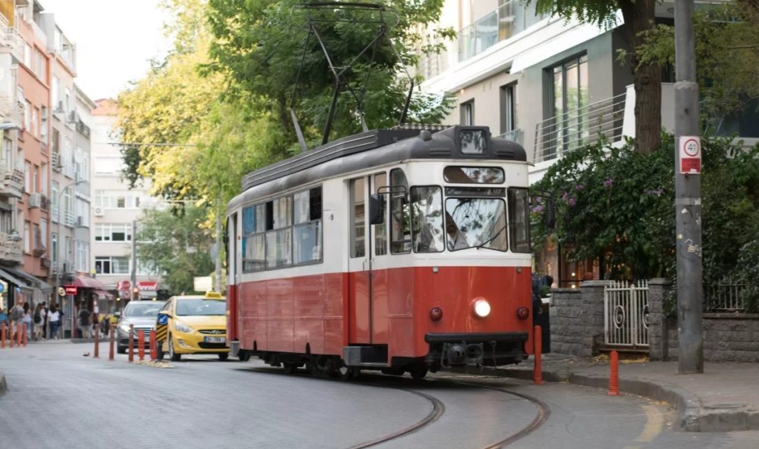 Kadıköy-Moda Tramvayı 19 Ekim’de duruyor! Yerine elektrikli araçlar gelecek İstanbul’un simge ulaşım hatlarından T3 Kadıköy-Moda Tramvay Hattı’nda 19 Ekim’de