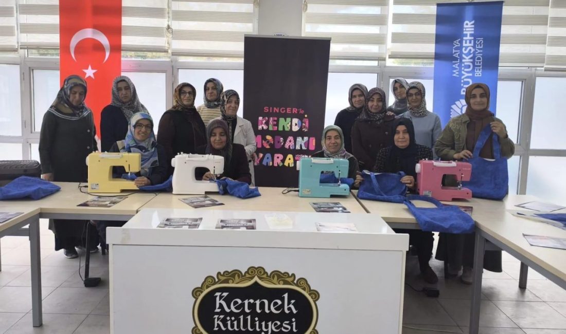 Kadınlar kendi çantalarını dikti Malatya Büyükşehir Belediyesi'nin üç farklı eğitim merkezinde düzenlediği Singer Workshop