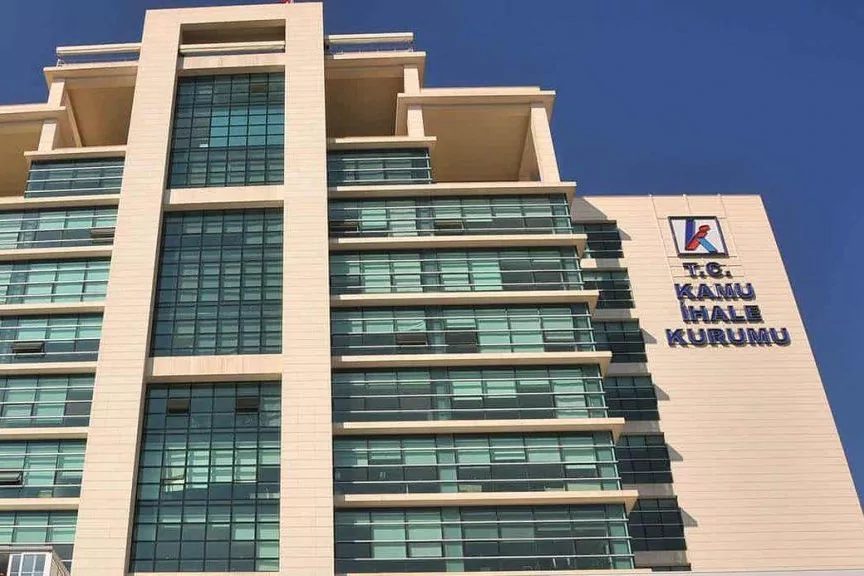 Kamu ihalelerine katılacaklara kritik uyarı! Vergi ve SGK borcu sınırı 50 bin TL’ye çıktı Kamu İhale Genel Tebliği’nde yapılan değişiklikle, ihalelere katılacak gerçek ve
