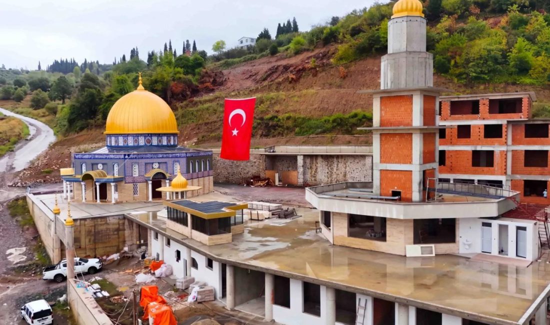 Karamürsel Aksa Camii Büyükşehir’le yükseliyor Kocaeli Büyükşehir Belediyesi, kent genelinde yeni ibadethaneler inşa ederken, yapımı