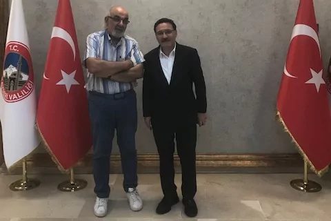 Kayseri Valisi’nden Muhtarlar Günü mesajı Kayseri Valisi Gökmen Çiçek, 19 Ekim Muhtarlar Günü dolayısıyla mesaj