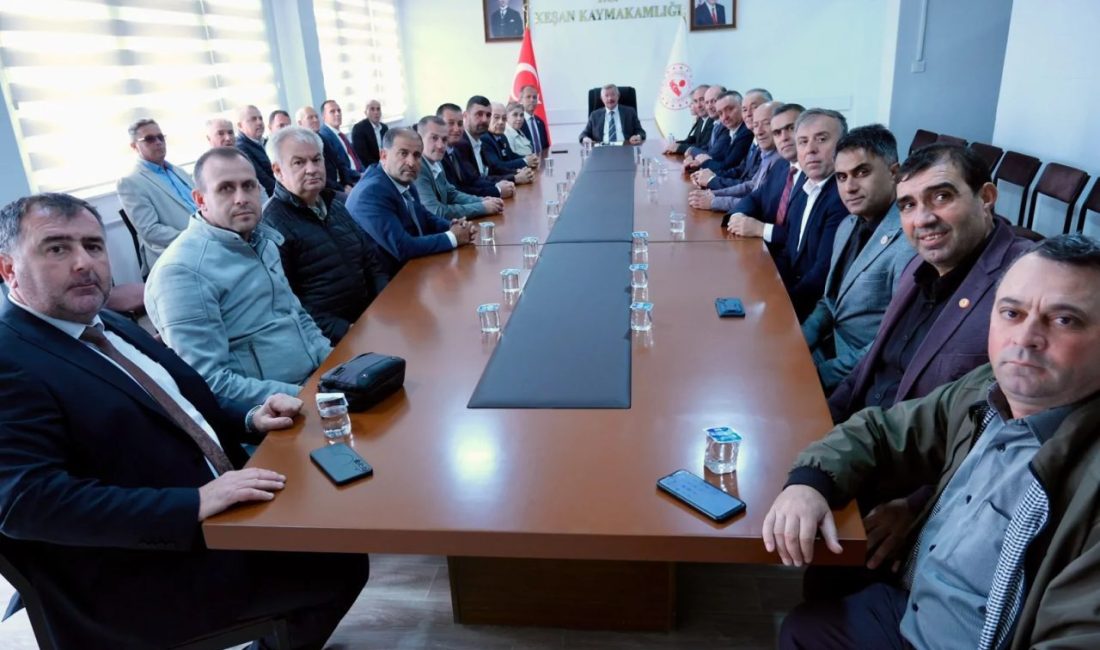 Keşan’da Muhtarlar Günü kutlandı 19 Ekim Muhtarlar Günü, Edirne’nin Keşan ilçesinde Cumhuriyet Meydanı’nda düzenlenen