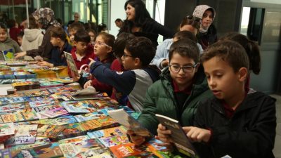 Kocaeli Çayırova Belediyesi’nin ilçede gelenek haline getirdiği Çayırova Kitap Günleri,