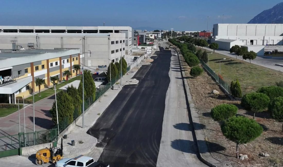 Manisa Büyükşehir’den asfalt çalışmalarına devam Manisa Büyükşehir Belediyesi, Yunusemre ilçesinde Manisa Organize Sanayi Bölgesi (MOSB)