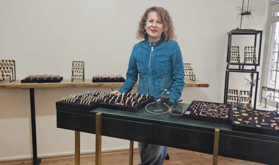 Metalartİstanbul, 7 yıllık tutkusunu yeni showroom’la taçlandırdı Metalartİstanbul, el işçiliğini özgün tasarımlarla buluşturan yolculuğunda yeni bir döneme